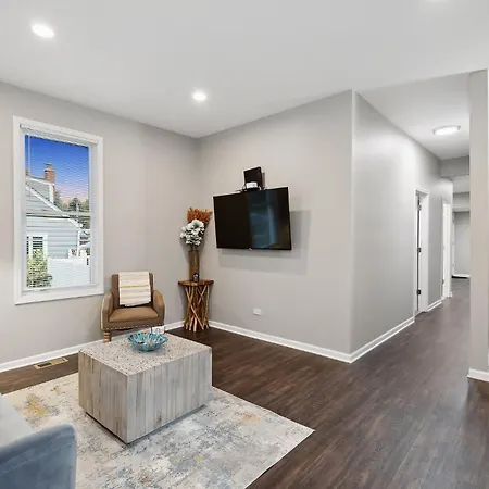 Modern Retreat, Double Lot With Pergola, Fire Pit, Game Room, 5 Min To Brookfield Zoo