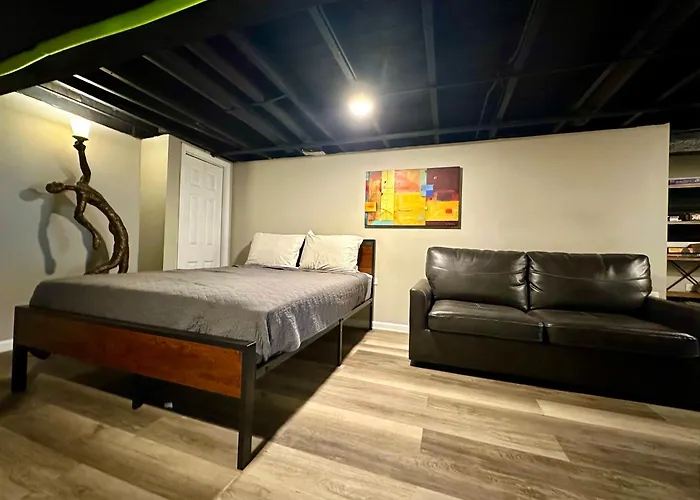Modern Retreat, Double Lot With Pergola, Fire Pit, Game Room, 5 Min To Zoo * Brookfield