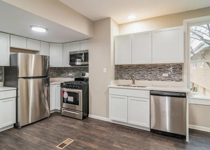 Modern Retreat, Double Lot With Pergola, Fire Pit, Game Room, 5 Min To Zoo *