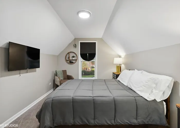 Modern Retreat, Double Lot With Pergola, Fire Pit, Game Room, 5 Min To Zoo Ferienhaus