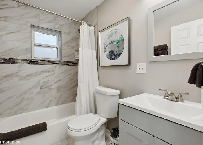 Modern Retreat, Double Lot With Pergola, Fire Pit, Game Room, 5 Min To Zoo * Brookfield