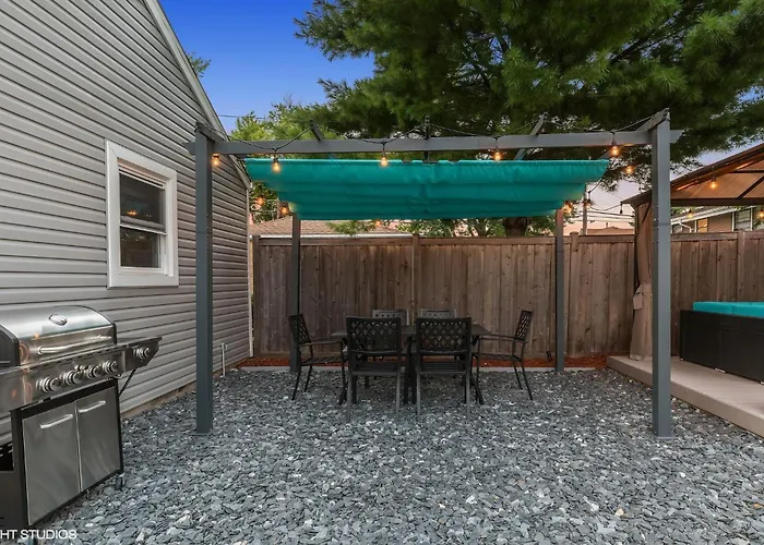 Modern Retreat, Double Lot With Pergola, Fire Pit, Game Room, 5 Min To Zoo * Brookfield